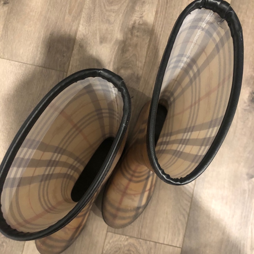 Burberry Rainboots - Picture 4 of 4